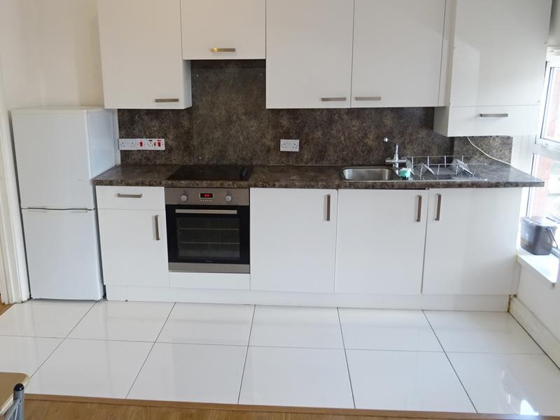 1 bed property in Claude Place, Cardiff